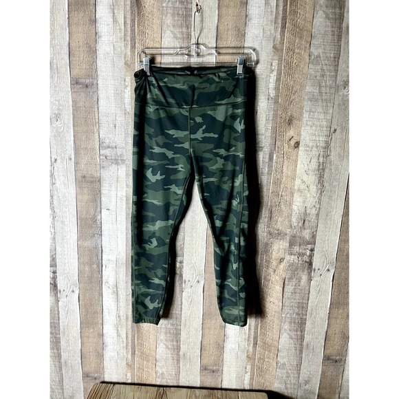 Athleta Ultimate Camo 7/8 Legging Olive Green - Picture 3 of 7